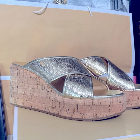 New 🔥 MICHAEL KORS NEW Michael Kors Leather Wedge Sandals💃🏻 - Picture 2 of 4
